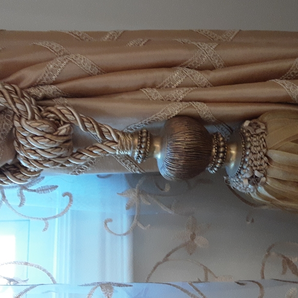 SET OF 8 HORCHOW ANTIQUE GOLD CURTAIN TIE BACKS - Picture 5 of 11